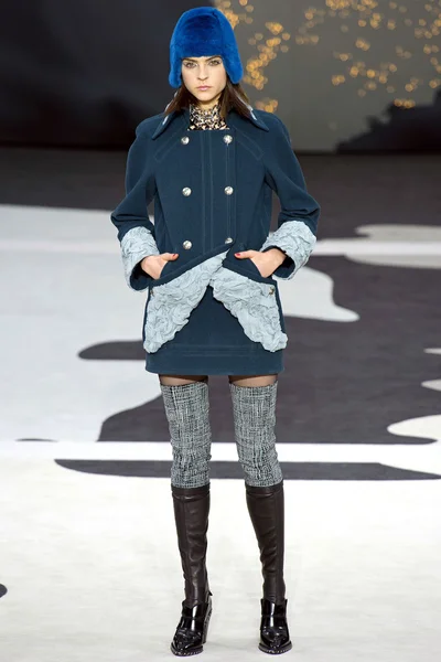 Look 10